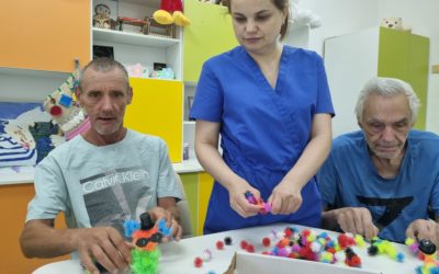 Занятия: поддержание когнитивных функций и развитие мелкой моторики рук